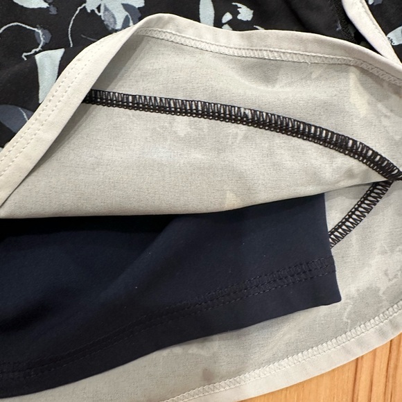 Sweaty Betty on your mark running short, size small - Picture 4 of 5